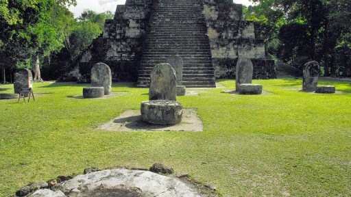 Ormanların Yuttuğu Şehir; Tikal